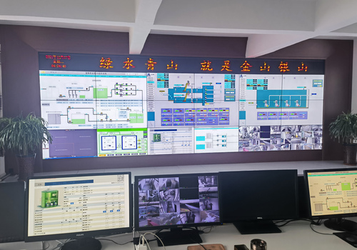 碧水蓝天污水处理厂18块55寸拼接屏安装20211207.jpg